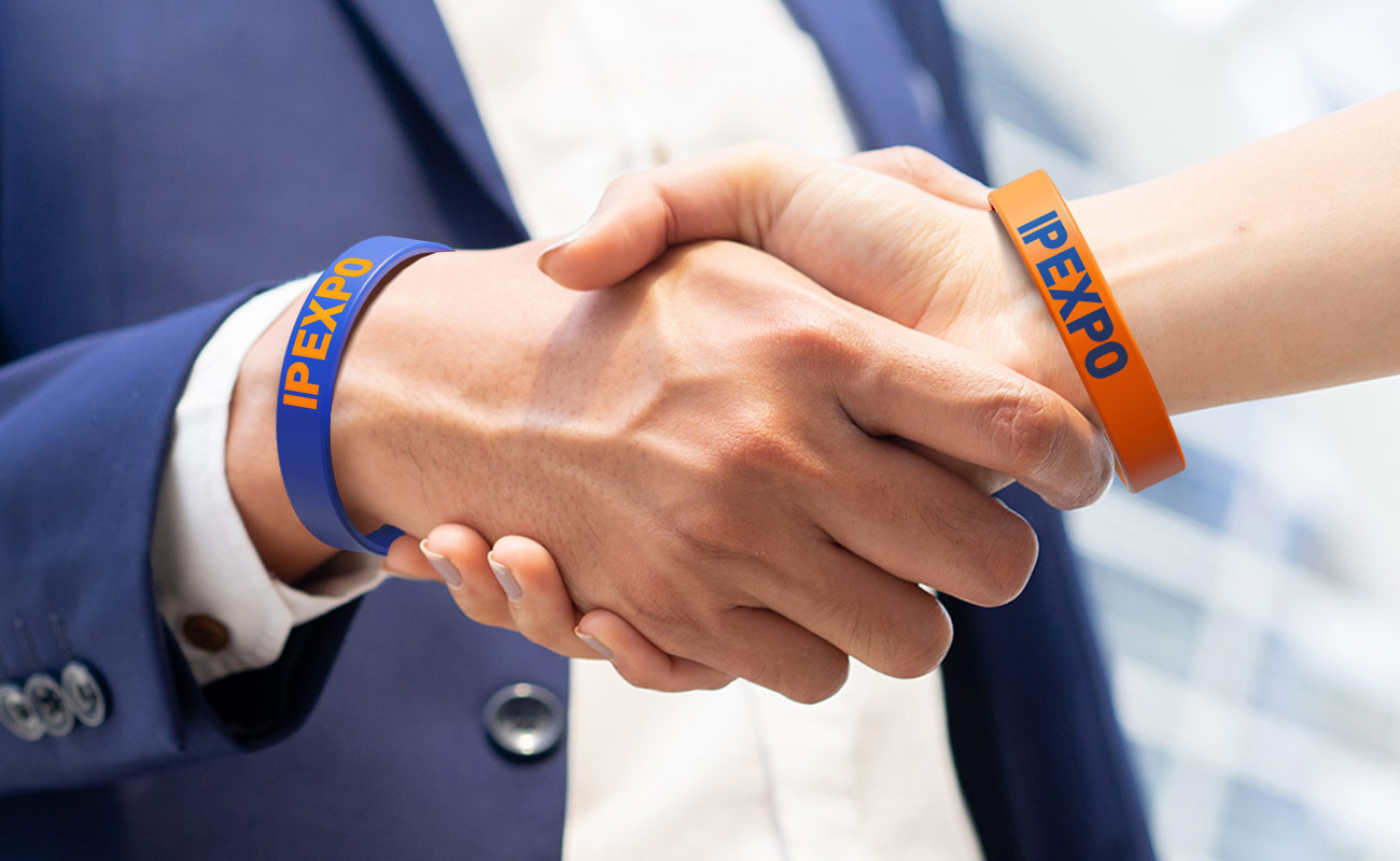 Revo - Personalisierte Silikon-Armbänder mit Logodruck gallery thumbnail